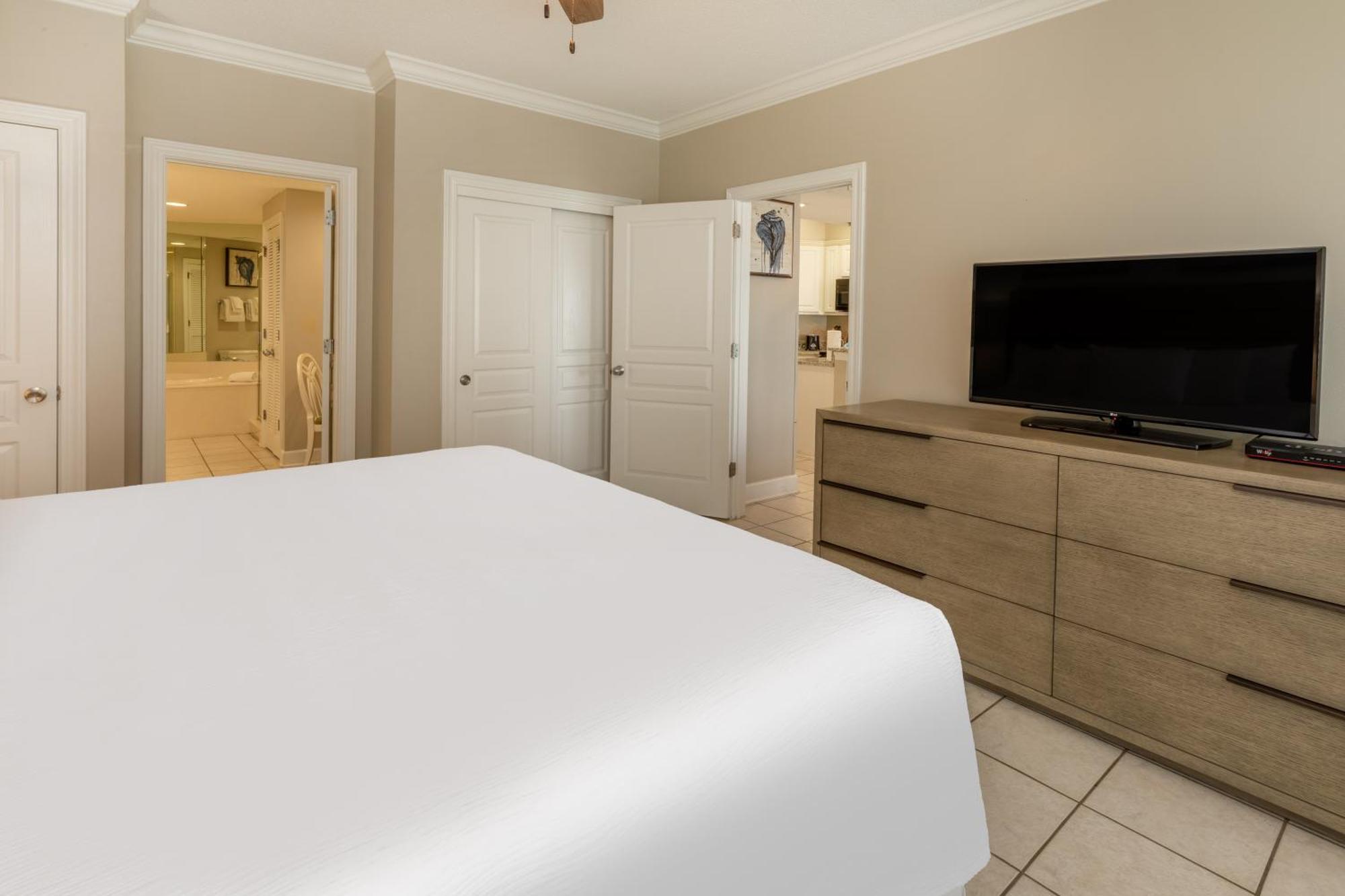 Three-Bedroom Apartment Ocean View Non-Smoking